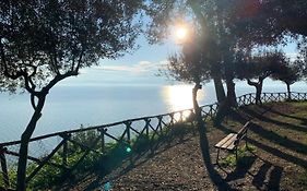 Un passo dal lago
